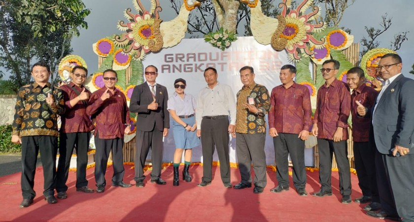 Lulus 100%, Siswa Kelas XII SMAN Kintamani Gelar Graduation